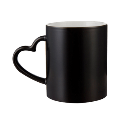 Taza Mágica Negro y Rojo 11 onz Asa Corazón Incluye Cajita